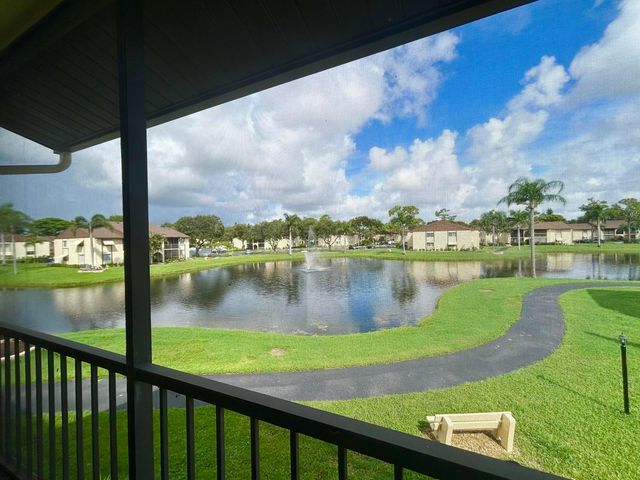 132 LAKE PINE Circle B-2, Greenacres, FL 33463