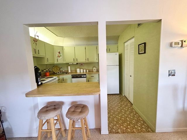 132 LAKE PINE Circle B-2, Greenacres, FL 33463