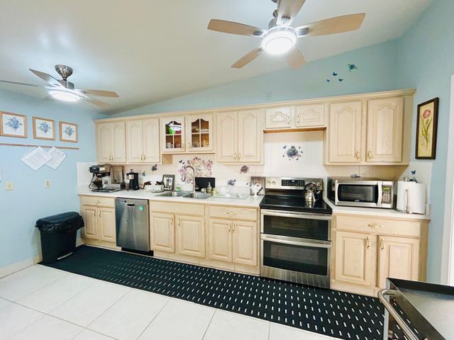 132 LAKE PINE Circle B-2, Greenacres, FL 33463