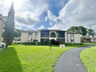 132 LAKE PINE Circle B-2, Greenacres, FL 33463