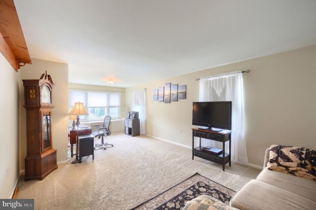 Image 13 of property listing at 4150 BAHN AVE, York, PA 17408