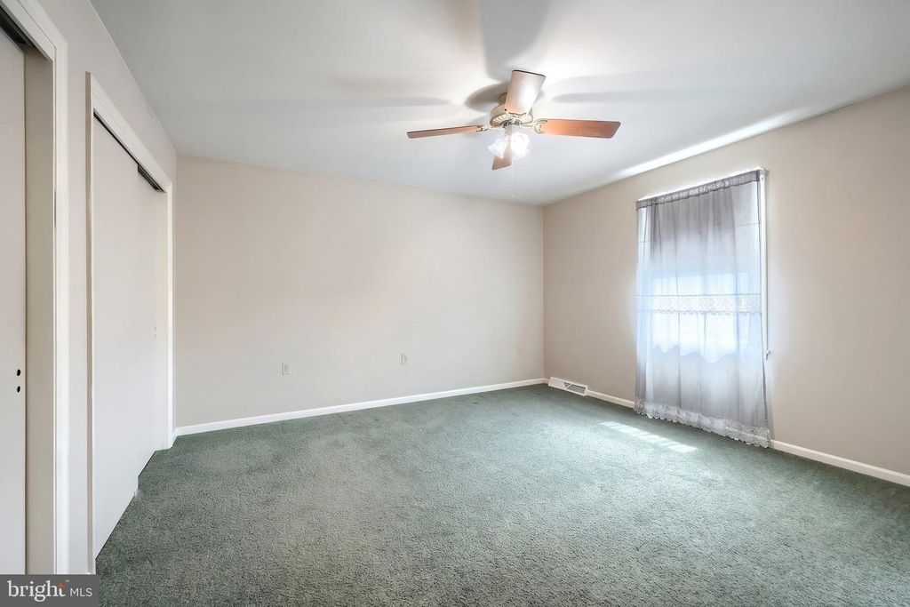 Image 16 of property listing at 4150 BAHN AVE, York, PA 17408
