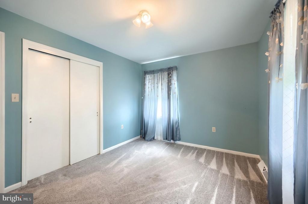 Image 18 of property listing at 4150 BAHN AVE, York, PA 17408