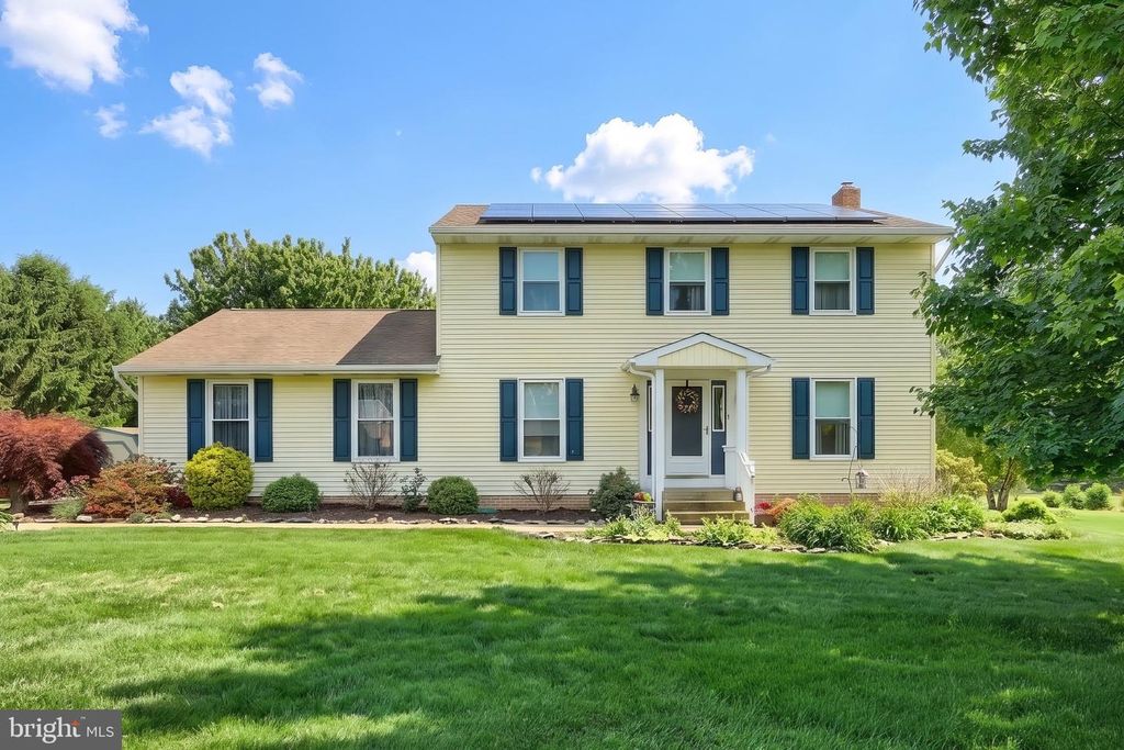 Image 2 of property listing at 4150 BAHN AVE, York, PA 17408