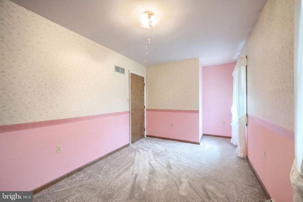 Image 22 of property listing at 4150 BAHN AVE, York, PA 17408