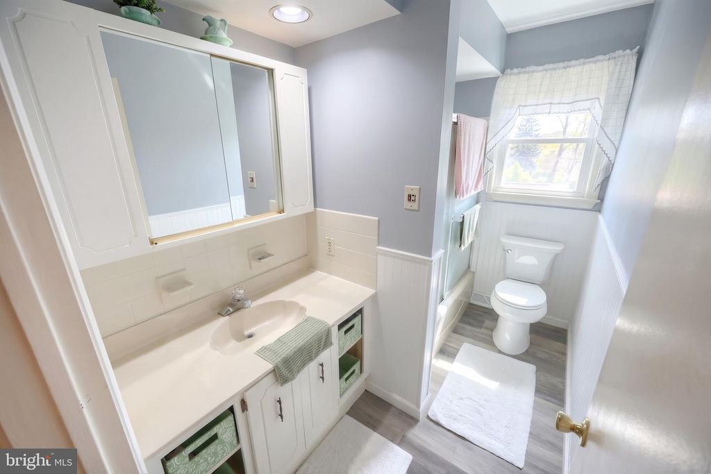 Image 23 of property listing at 4150 BAHN AVE, York, PA 17408