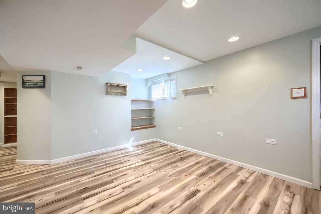 Image 25 of property listing at 4150 BAHN AVE, York, PA 17408