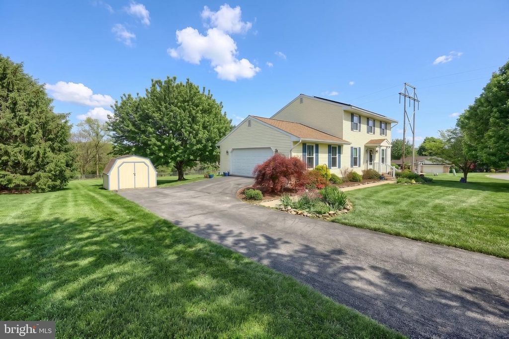 Image 3 of property listing at 4150 BAHN AVE, York, PA 17408