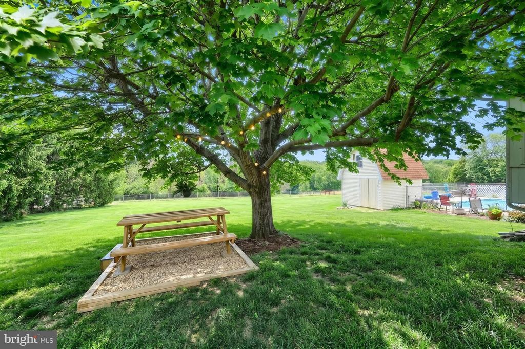 Image 36 of property listing at 4150 BAHN AVE, York, PA 17408