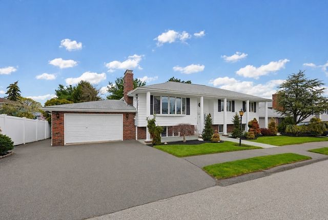 71 Case Dr, Revere, MA 02151