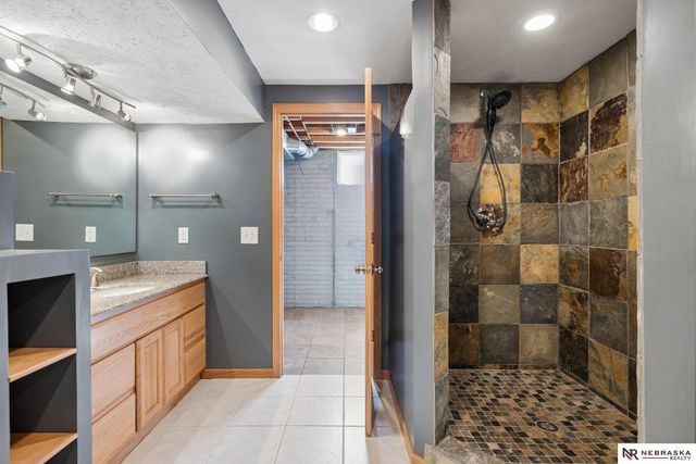 1541 Bordeaux Road, Lincoln, NE 68522