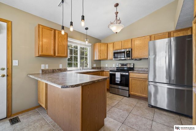 1541 Bordeaux Road, Lincoln, NE 68522