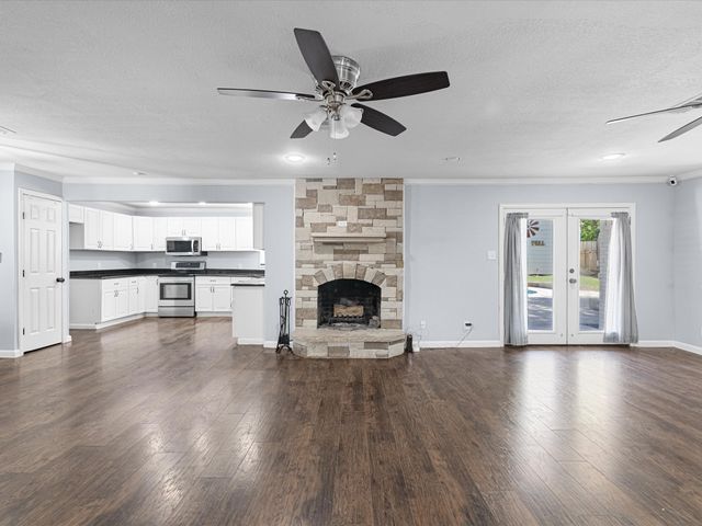 1806 N Preston Street, Ennis, TX 75119
