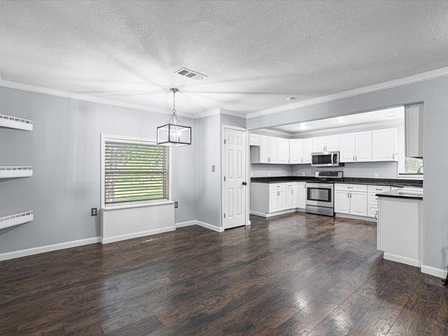 1806 N Preston Street, Ennis, TX 75119