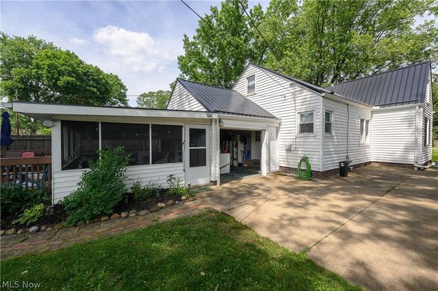 1421 Castlewood Avenue SW, North Canton, OH 44720