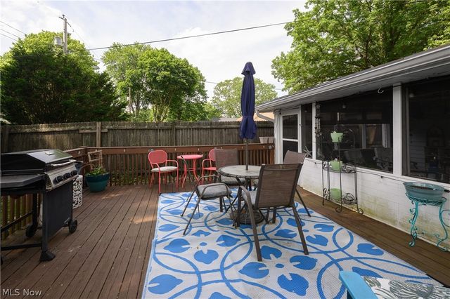 1421 Castlewood Avenue SW, North Canton, OH 44720