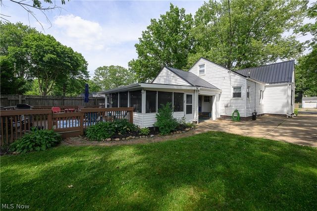 1421 Castlewood Avenue SW, North Canton, OH 44720