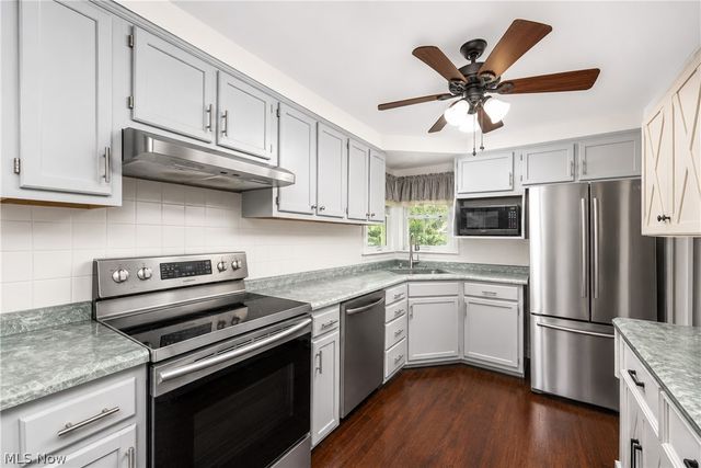1421 Castlewood Avenue SW, North Canton, OH 44720