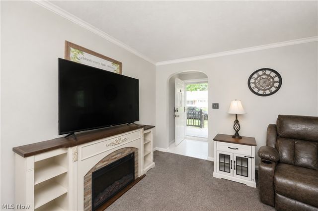 1421 Castlewood Avenue SW, North Canton, OH 44720