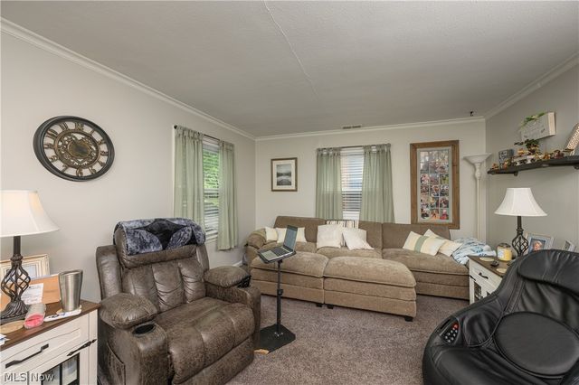 1421 Castlewood Avenue SW, North Canton, OH 44720