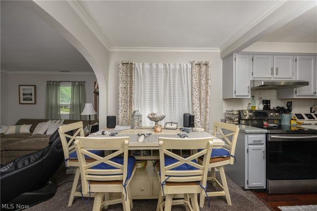 1421 Castlewood Avenue SW, North Canton, OH 44720
