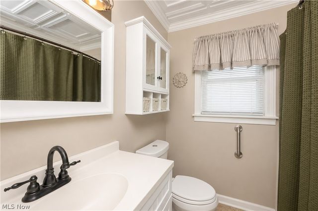 1421 Castlewood Avenue SW, North Canton, OH 44720