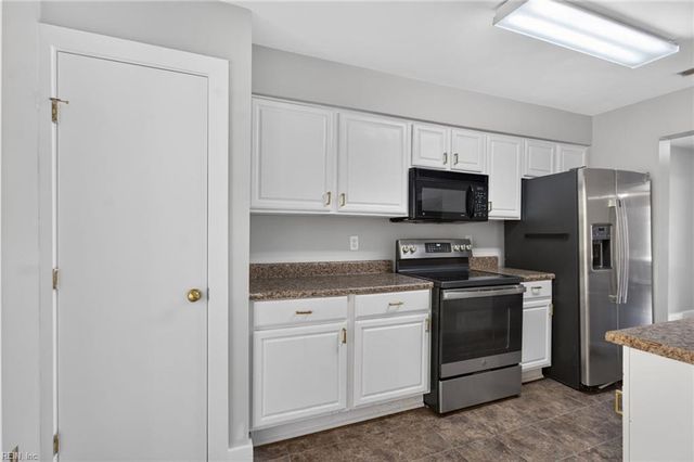 254 Bridgewater DR, Newport News, VA 23603