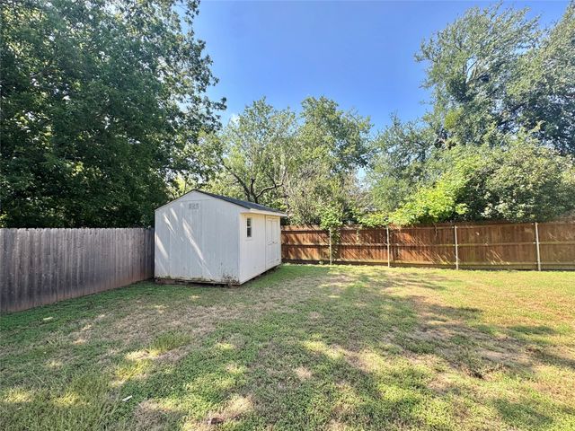 608 Grandview Drive, Granbury, TX 76049
