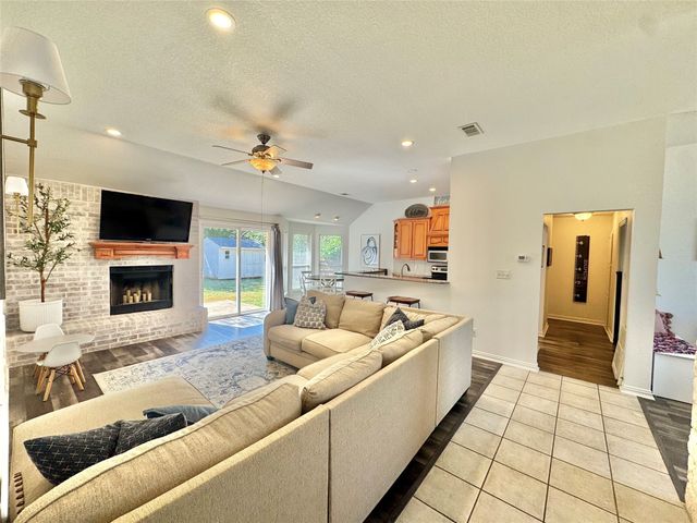 608 Grandview Drive, Granbury, TX 76049