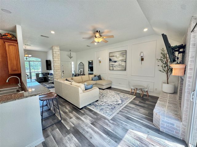 608 Grandview Drive, Granbury, TX 76049