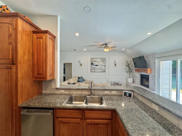 608 Grandview Drive, Granbury, TX 76049