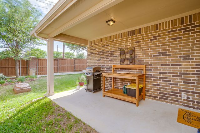 8621 Glenburne Drive, Fort Worth, TX 76131