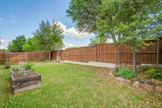 8621 Glenburne Drive, Fort Worth, TX 76131