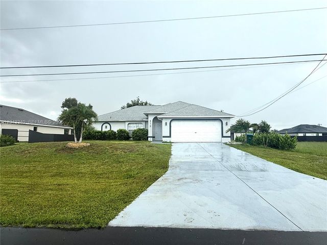 313 NW 16 PL, Cape Coral, FL 33993