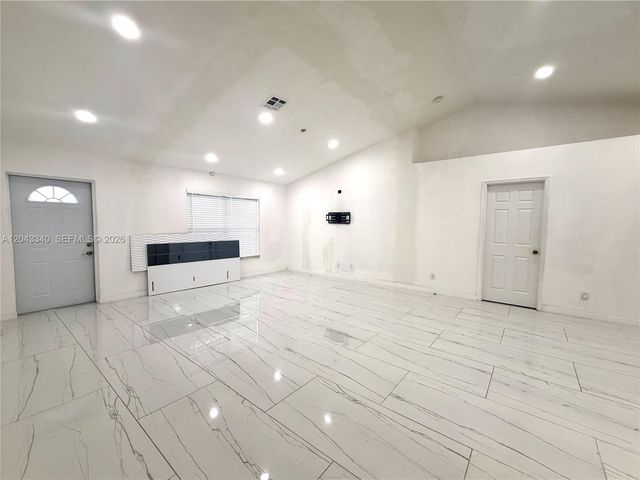 313 NW 16 PL, Cape Coral, FL 33993