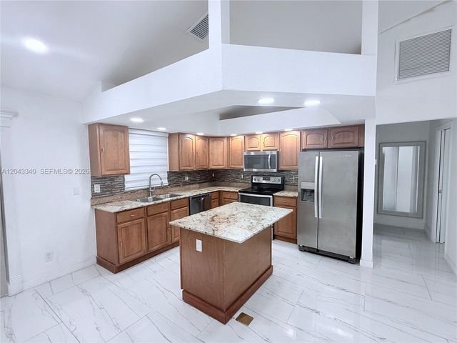 313 NW 16 PL, Cape Coral, FL 33993