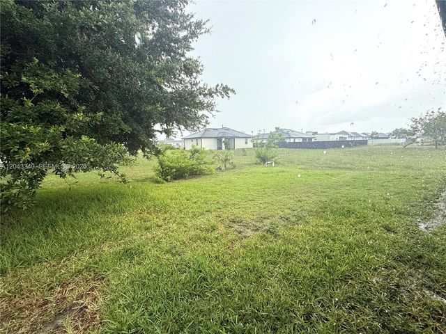 313 NW 16 PL, Cape Coral, FL 33993
