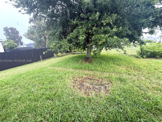 313 NW 16 PL, Cape Coral, FL 33993