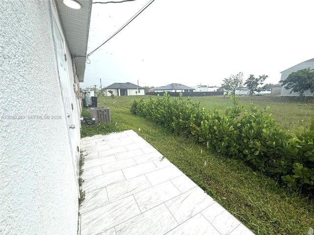 313 NW 16 PL, Cape Coral, FL 33993
