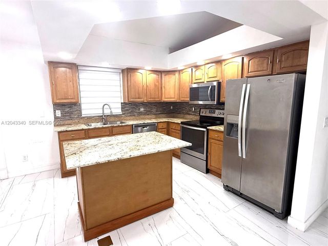 313 NW 16 PL, Cape Coral, FL 33993