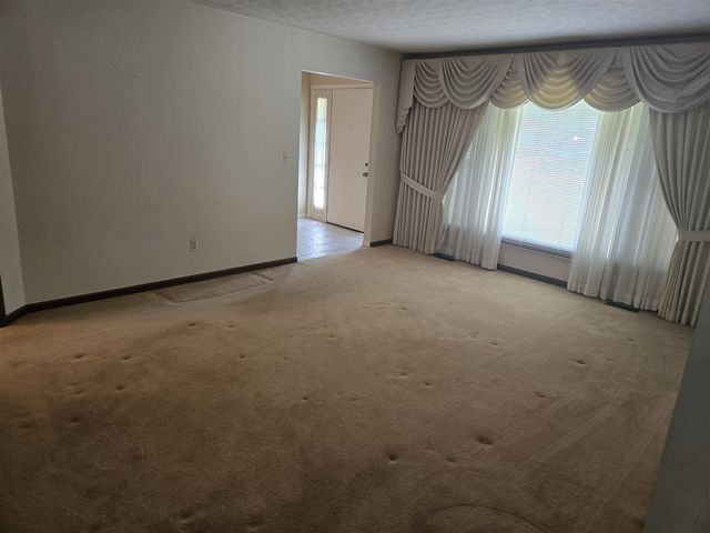 5827 Pine View Drive, Ypsilanti, MI 48197