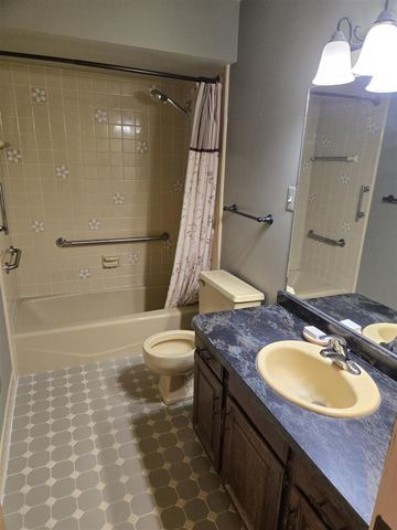 5827 Pine View Drive, Ypsilanti, MI 48197