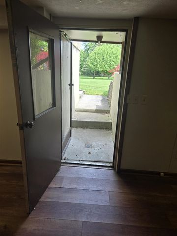 5827 Pine View Drive, Ypsilanti, MI 48197