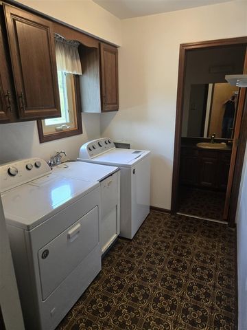 5827 Pine View Drive, Ypsilanti, MI 48197