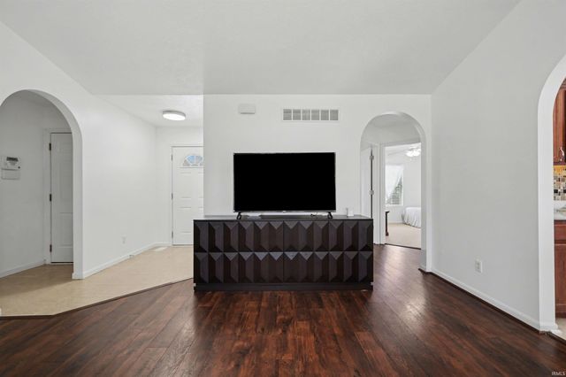 55355 Suncrest Drive, New Carlisle, IN 46552