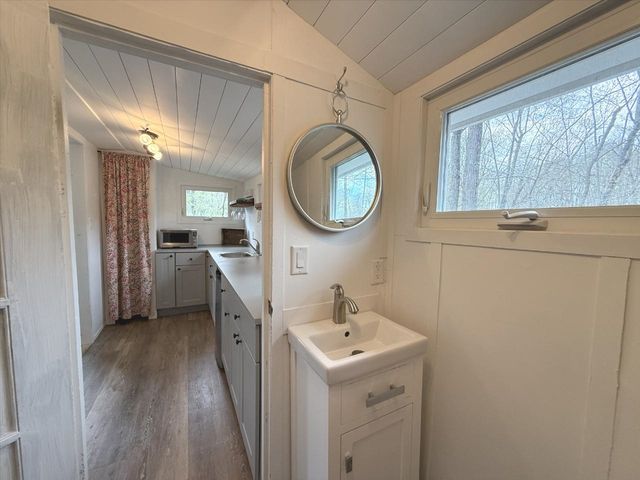 274 Stone Gate Lane, North Hero, VT 05474