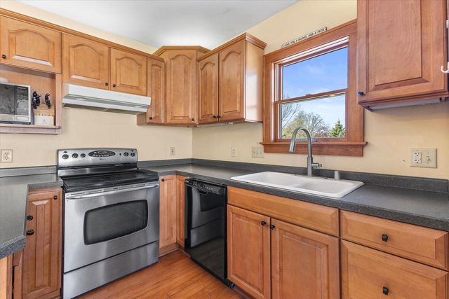 7826 W Cold Spring ROAD, Greenfield, WI 53220