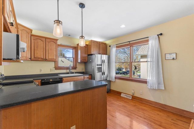 7826 W Cold Spring ROAD, Greenfield, WI 53220