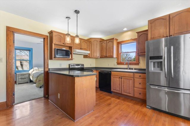 7826 W Cold Spring ROAD, Greenfield, WI 53220