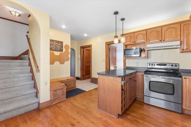 7826 W Cold Spring ROAD, Greenfield, WI 53220